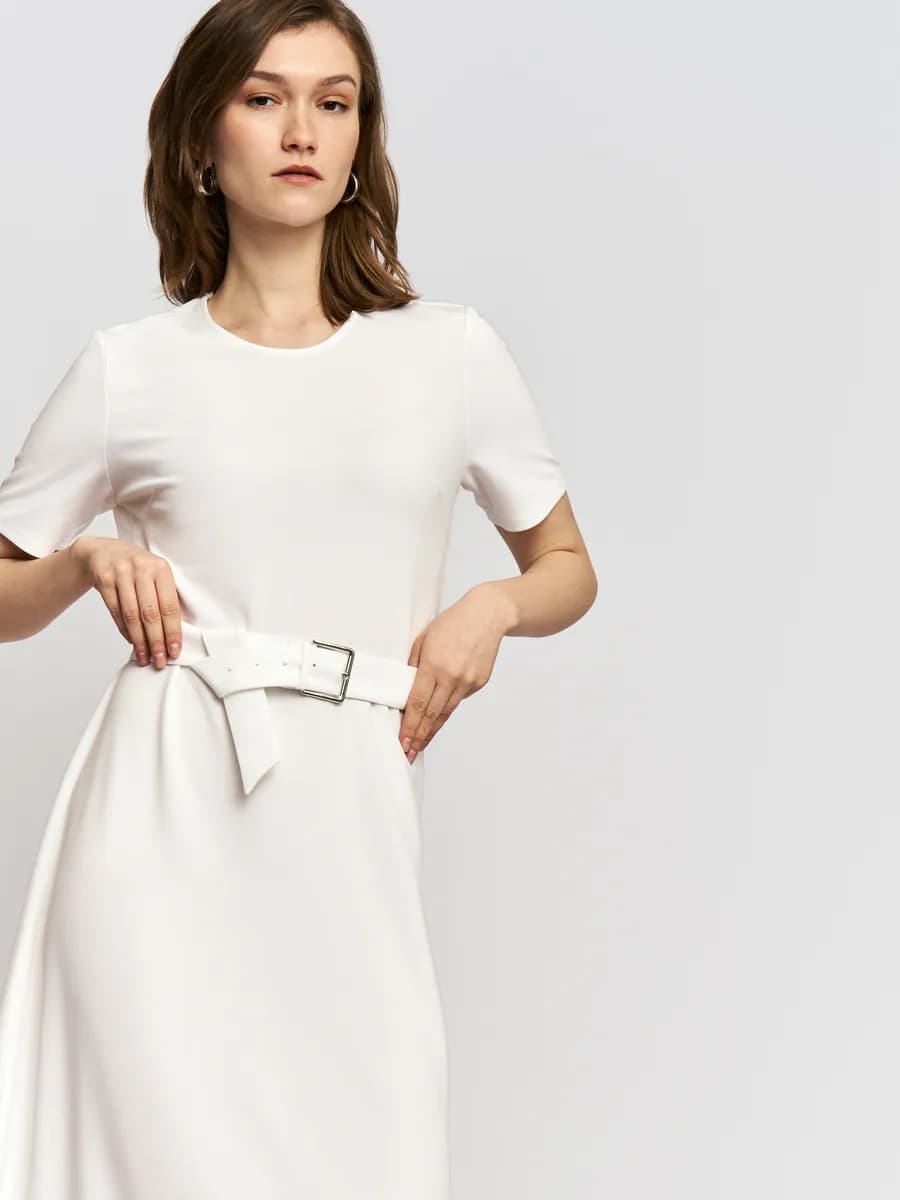 Женское платье-футболка с ремнём