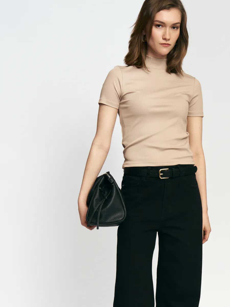 Женский топ с горлом и коротким рукавом - фото 1