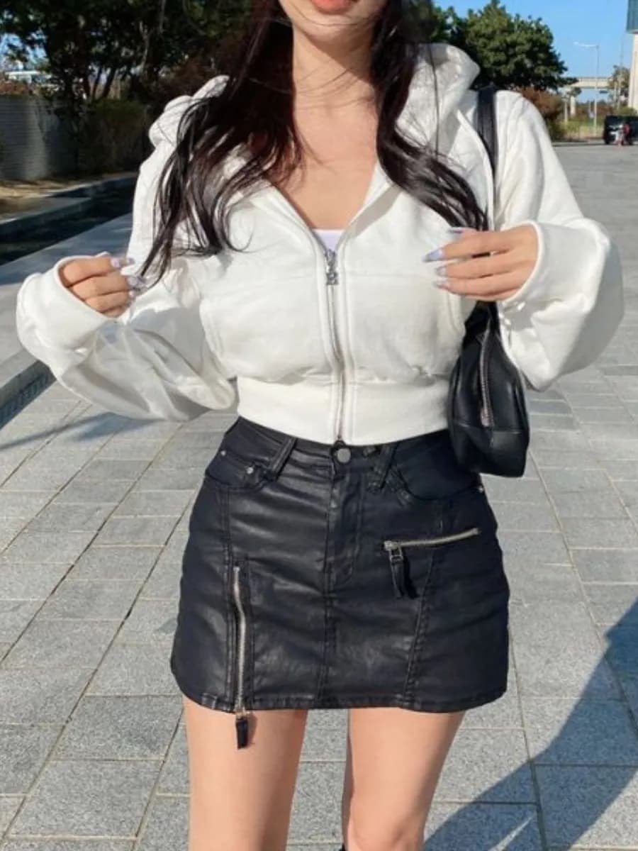 Толстовка на молнии укороченная с капюшоном