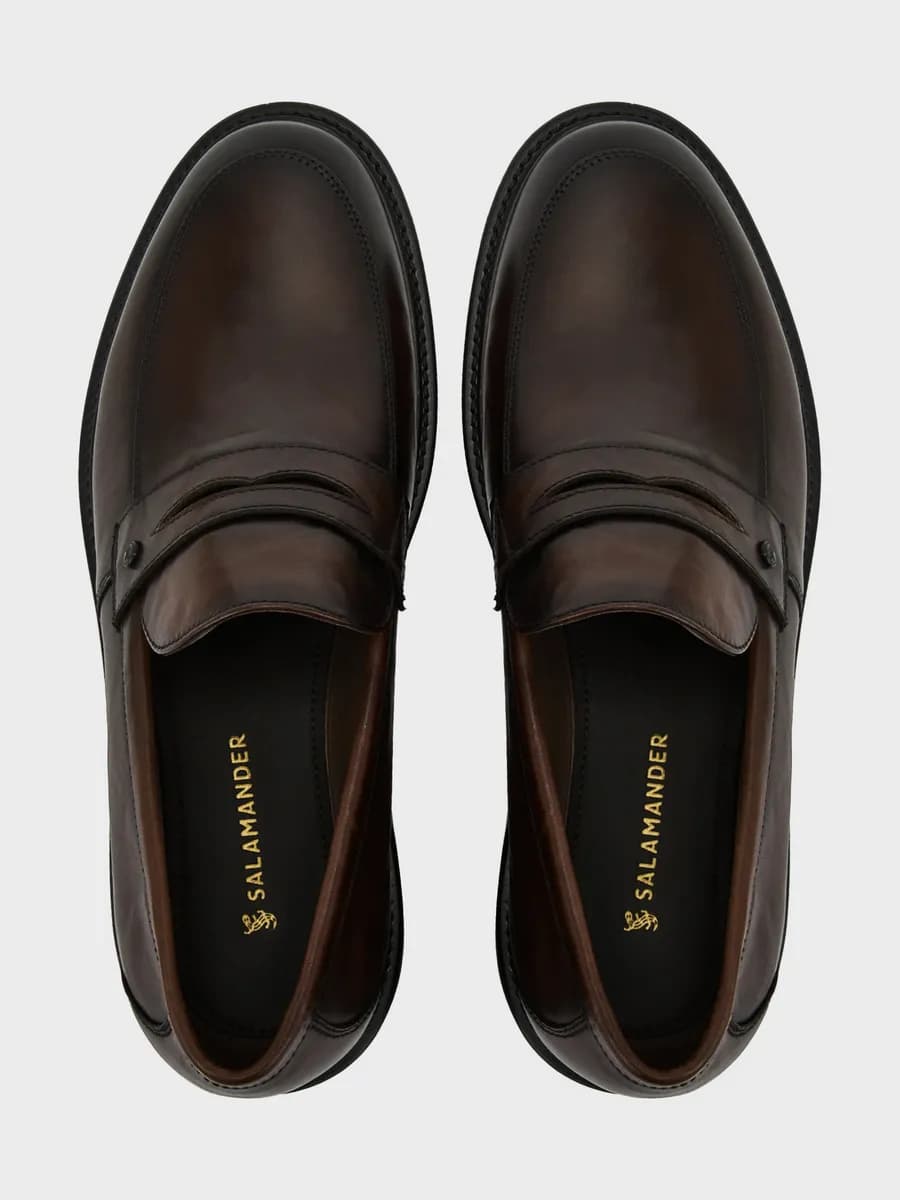 Лоферы кожаные классические на каблуке