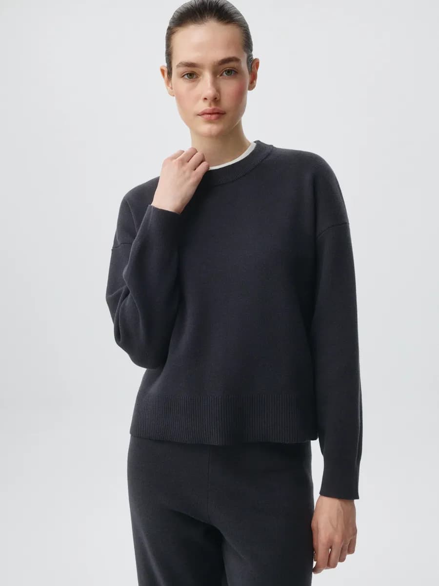 Вязаный женский джемпер - фото 1