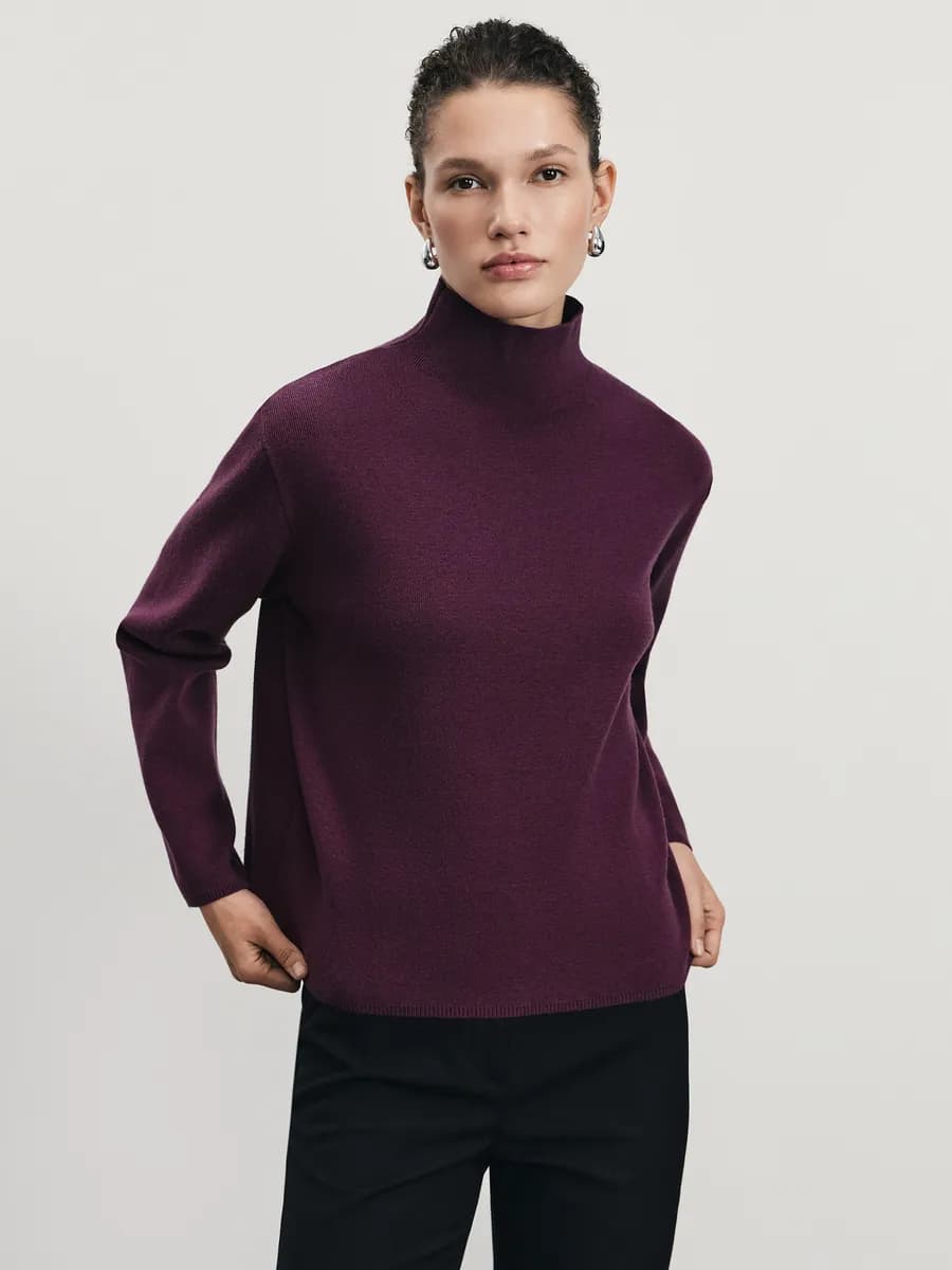 Джемпер оверсайз укороченный с воротником стойкой