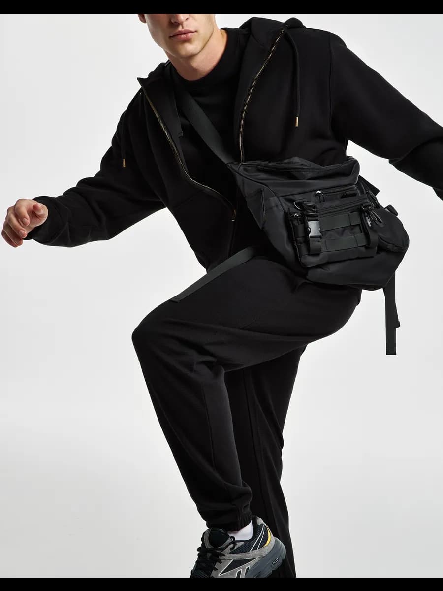 Чёрное свободное худи с капюшоном на молнии и начёсом