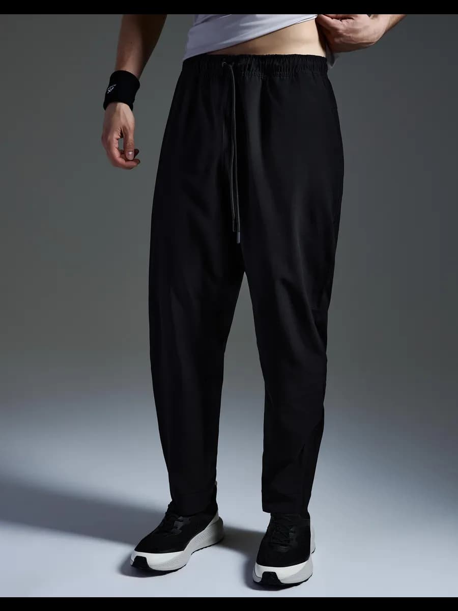 Чёрные спортивные брюки Jogger c вытачками и молниями