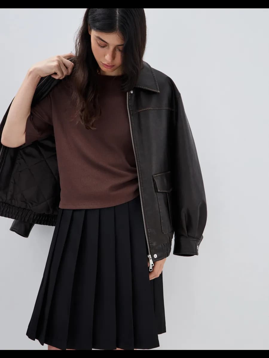 Чёрная плиссированная юбка