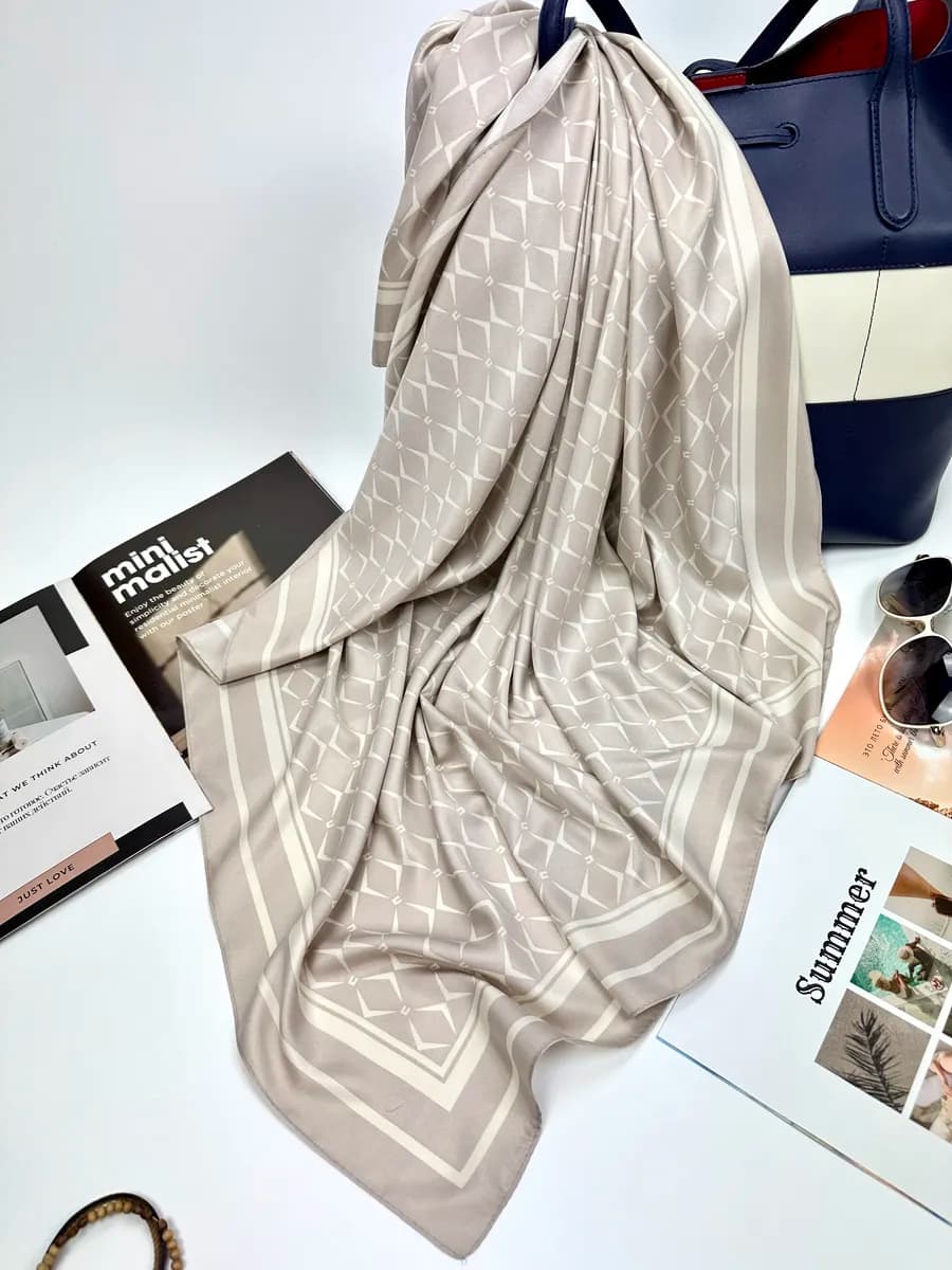 Шелковый платок на голову и шею 90х90см летняя косынка