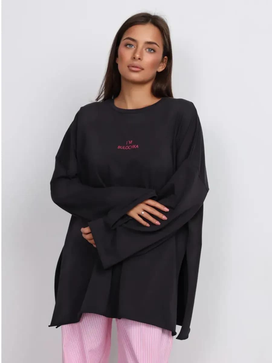 Лонгслив оверсайз с принтом с разрезами