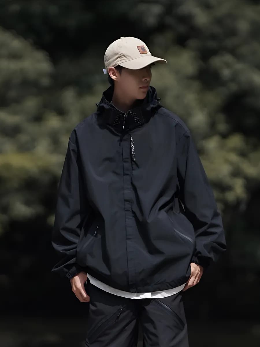 Куртка с капюшоном ветрозащитная