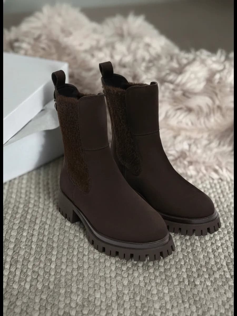 Зимние ботинки замшевые с натуральным мехом на платформе