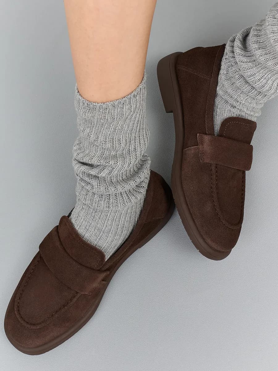 Туфли лоферы замшевые осенние на каблуке