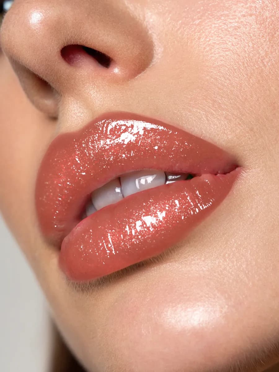 Блеск для губ с блестками