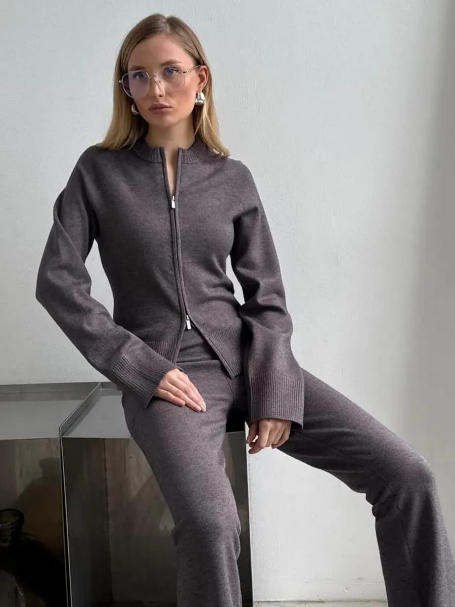 Костюм трикотажный с брюками осенний