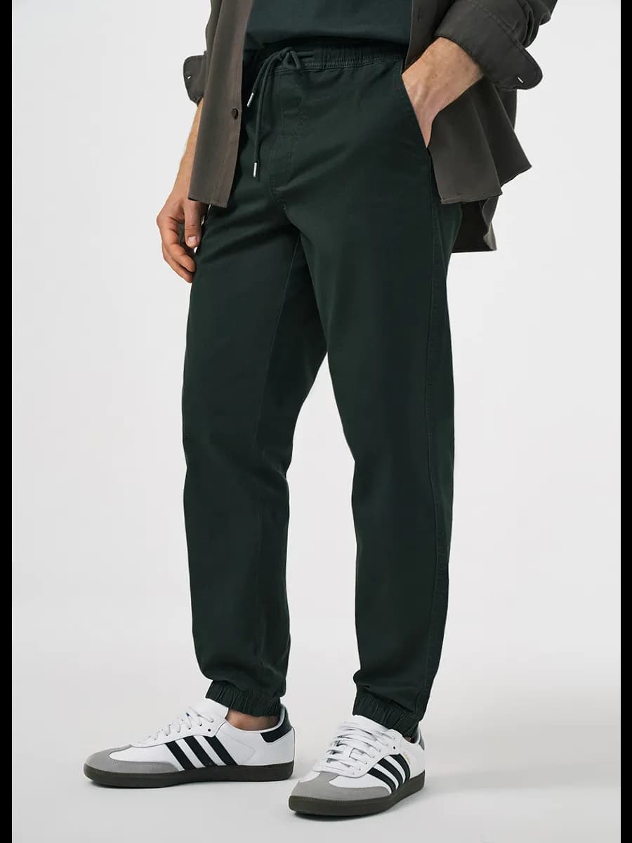 Брюки джоггеры на резинке - фото 1