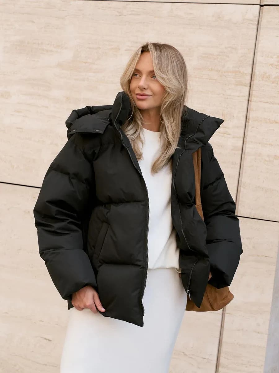 Зимняя куртка с капюшоном