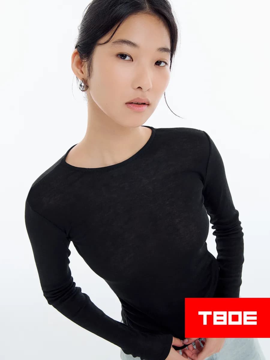 Легкий лонгслив с длинным рукавом