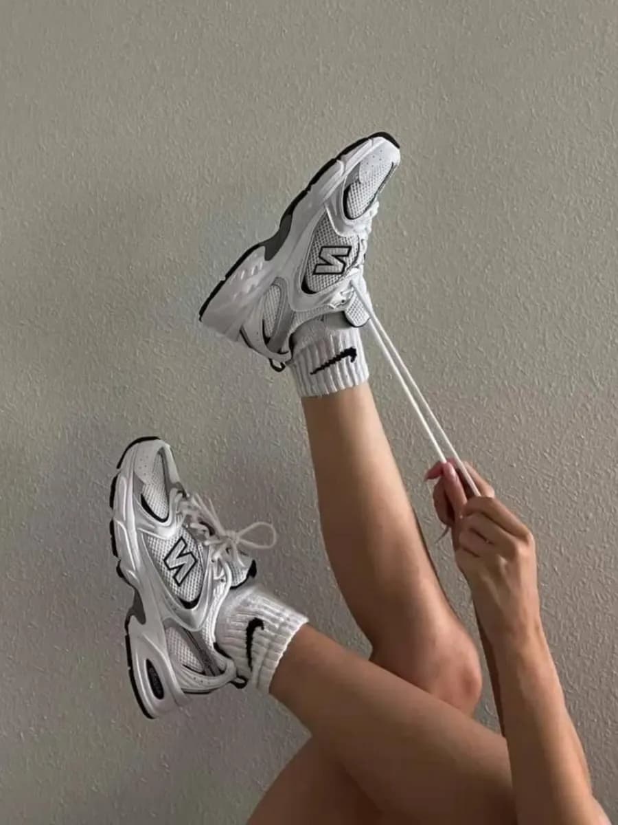 кроссовки женские