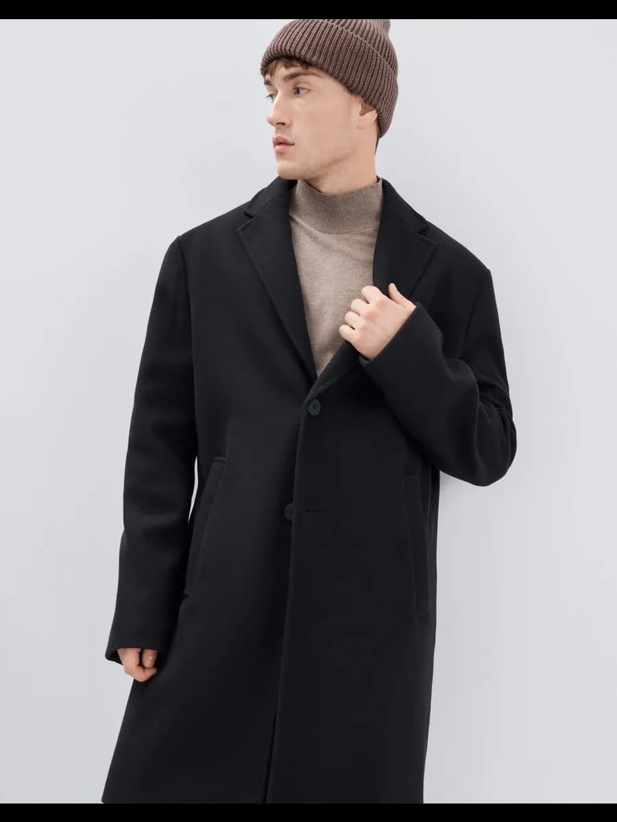 Чёрное однобортное пальто из драпа