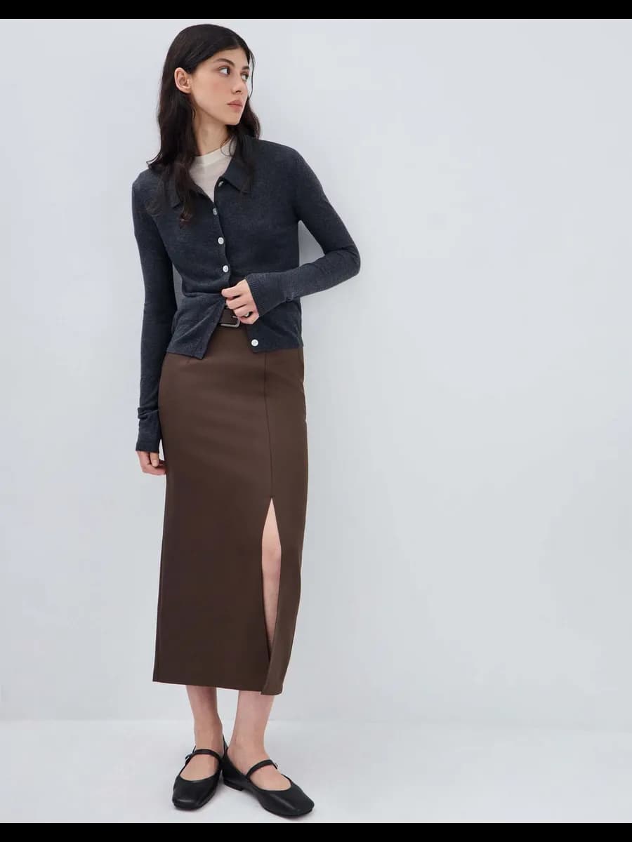 Коричневая юбка с разрезом