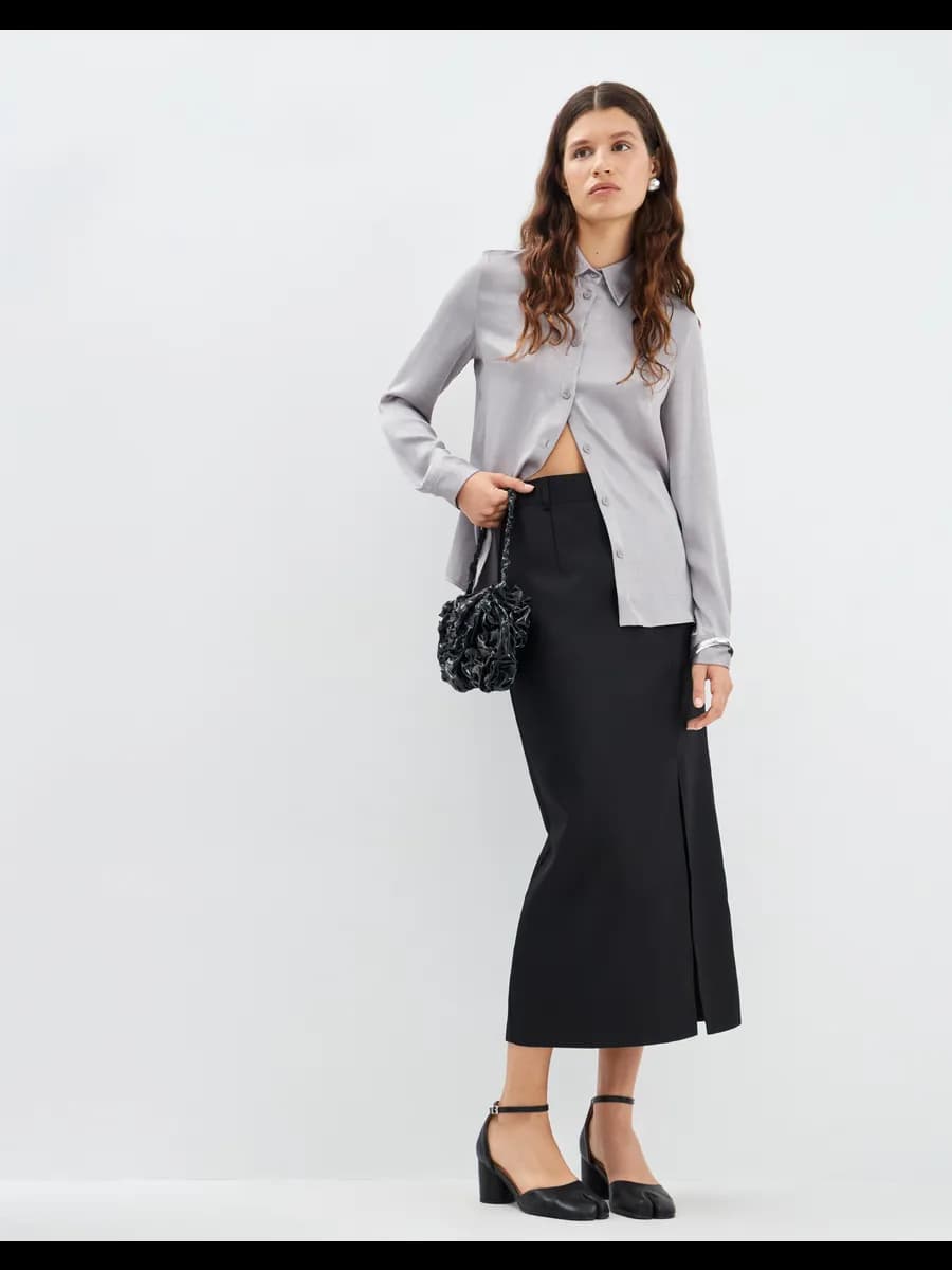 Чёрная прямая юбка макси с разрезом