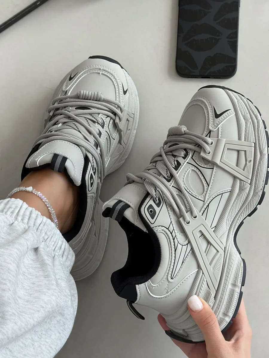 Кроссовки весенние на платформе