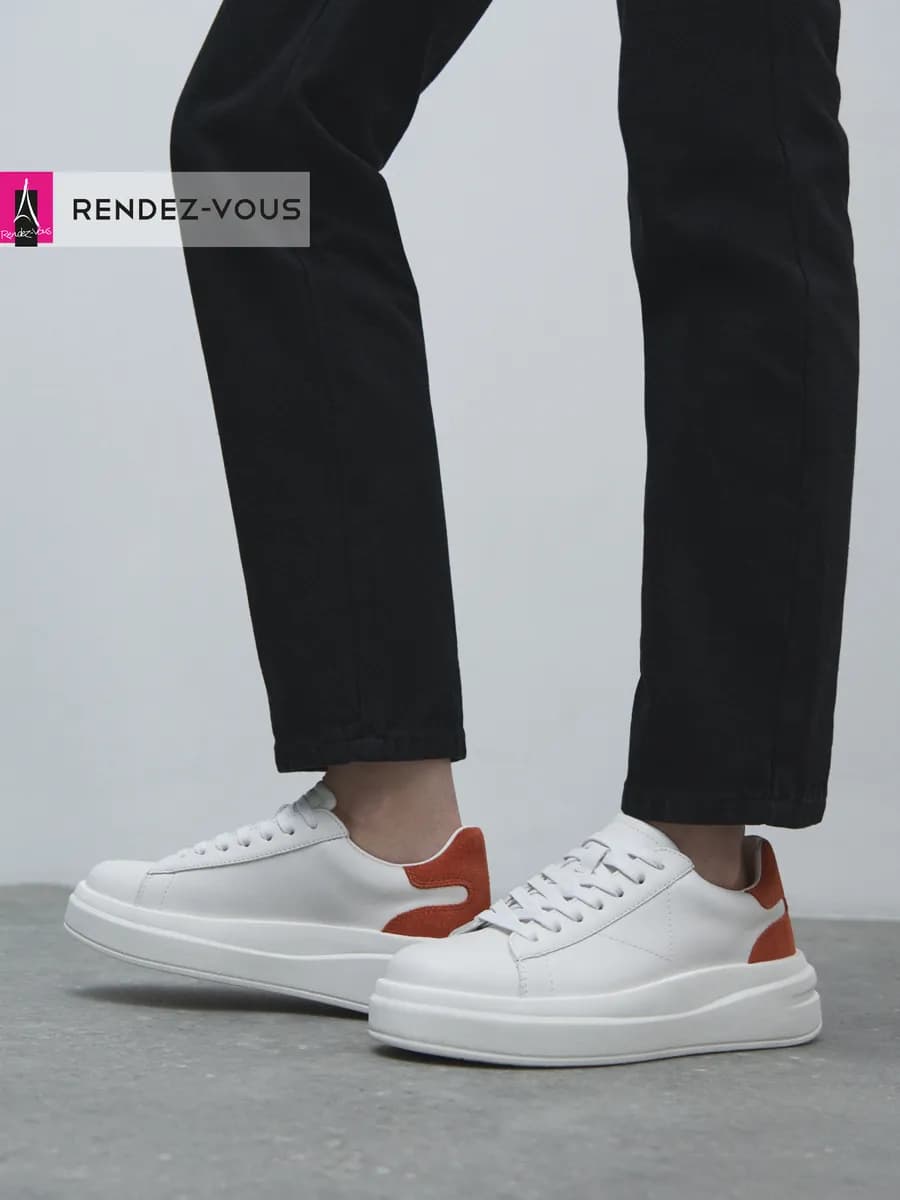 Кроссовки на высокой подошве кожаные