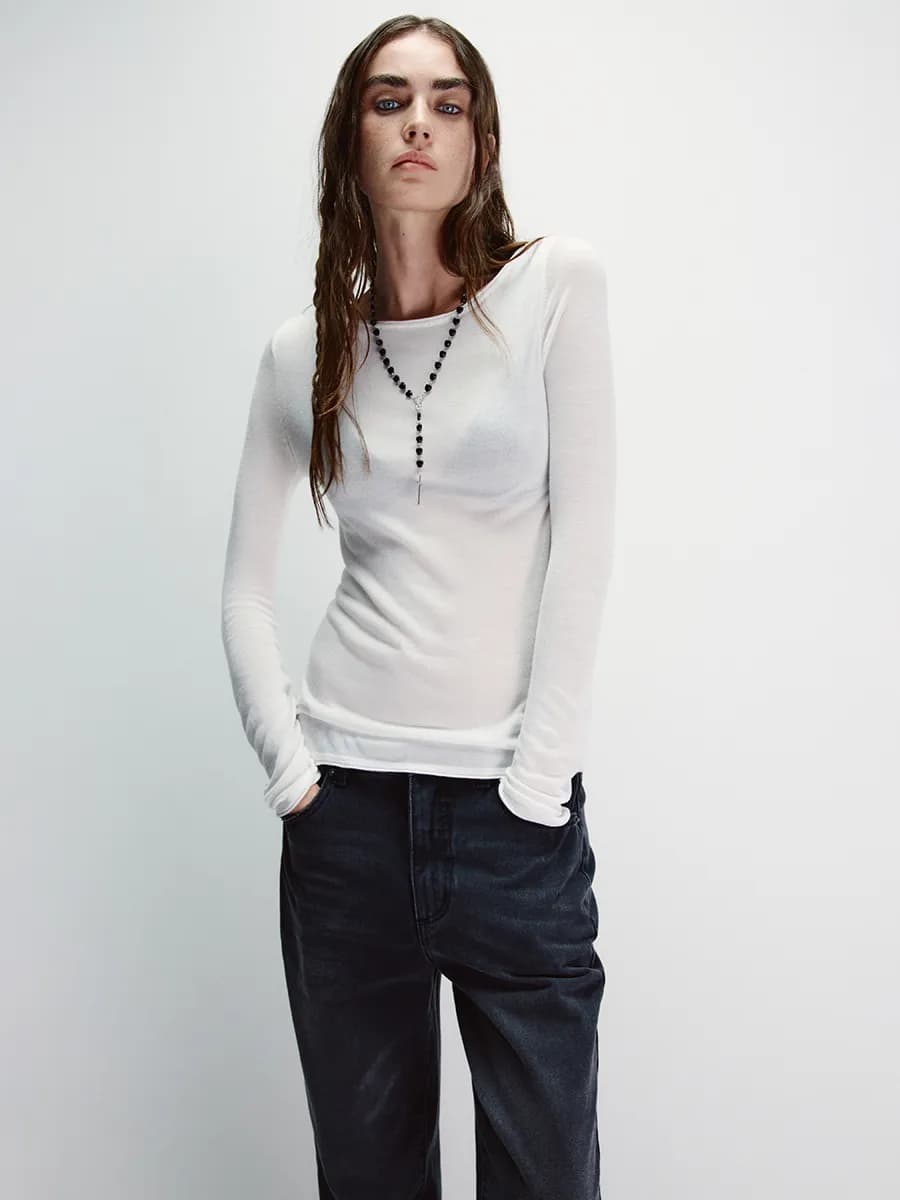 Лонгслив вискозный с вырезом-лодочкой