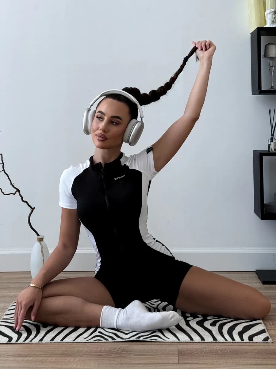 Комбинезон спортивный для фитнеса и бега короткий