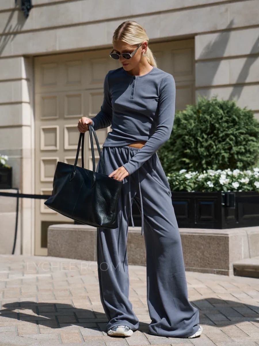 Костюм трикотажный с широкими штанами и лонгсливом