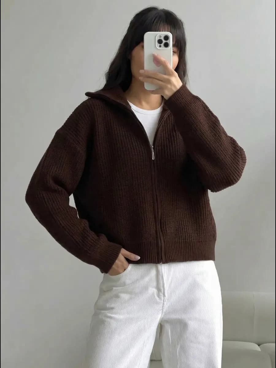 Свитер с воротником стойкой на молнии