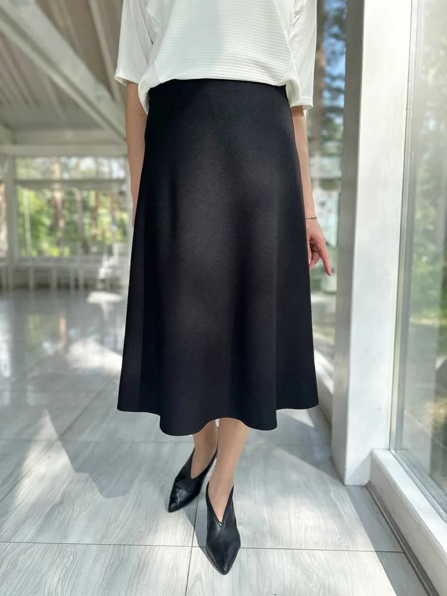 Юбка миди трапеция из костюмной ткани на резинке