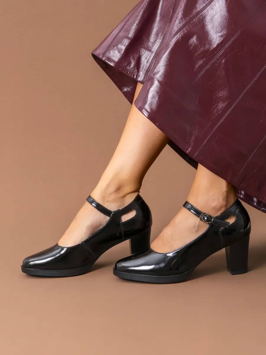 Туфли кожаные на каблуке лакированные