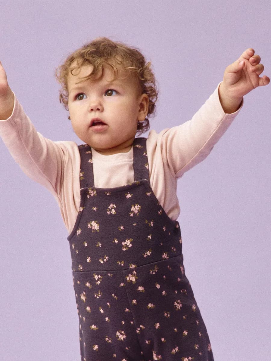 Трикотажный полукомбинезон из футера с принтом