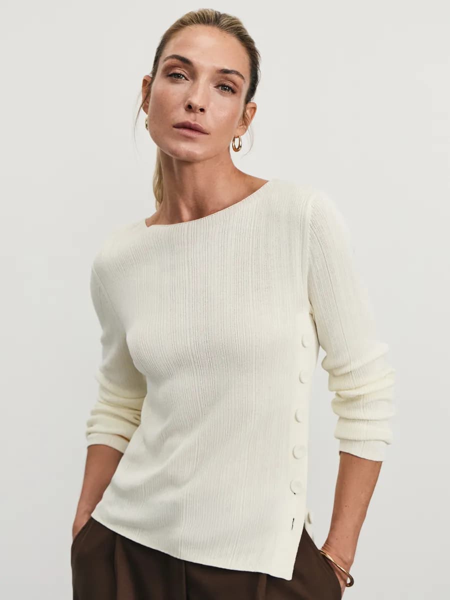 Джемпер тонкий вязаный демисезонный с пуговицами