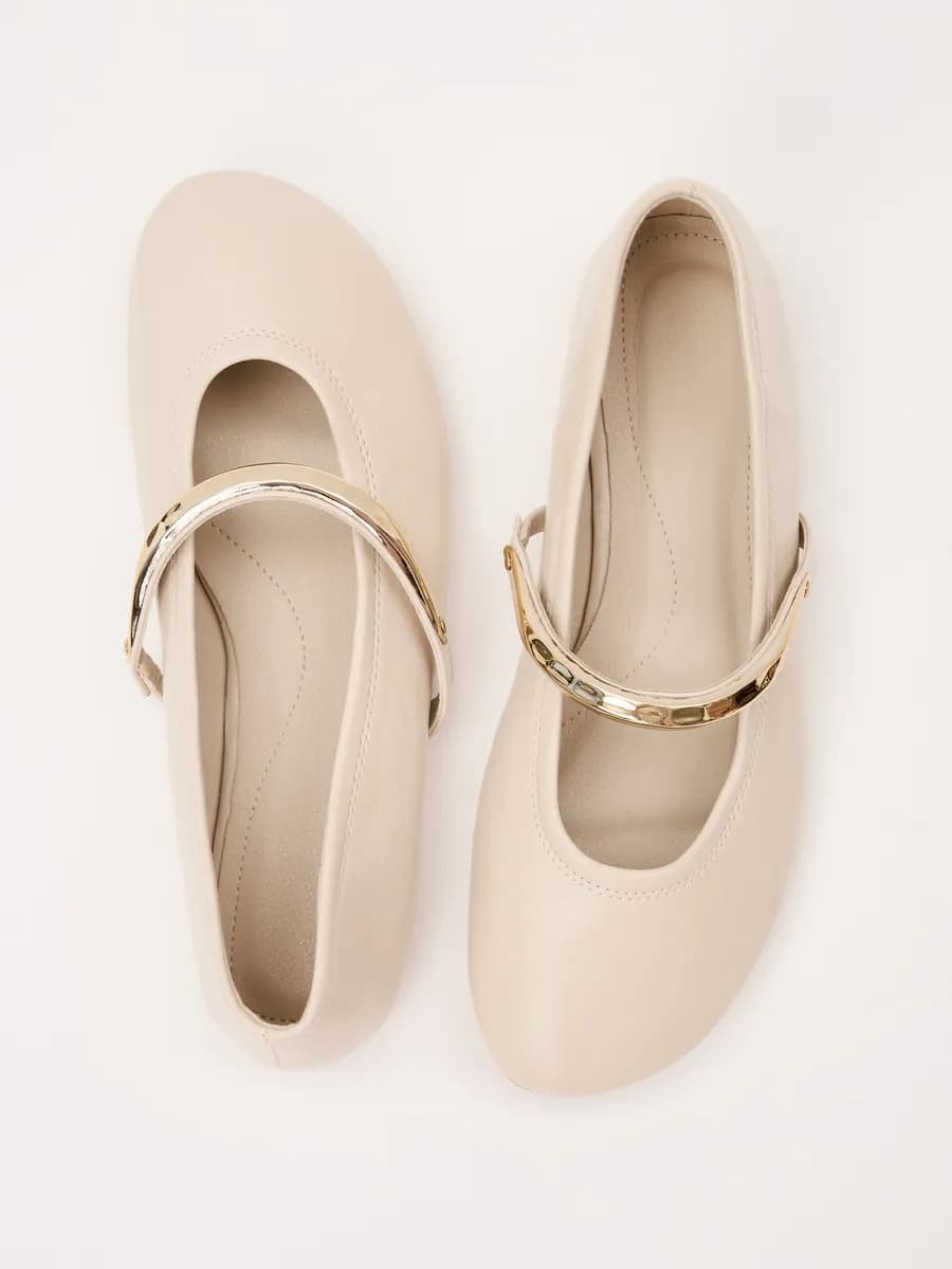 Балетки с металлическим ремешком