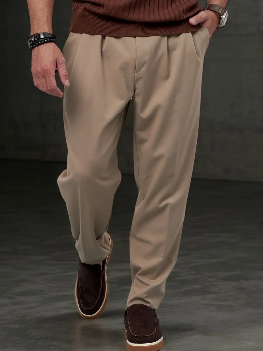 Трендовые классические брюки с защипами — современный силуэт