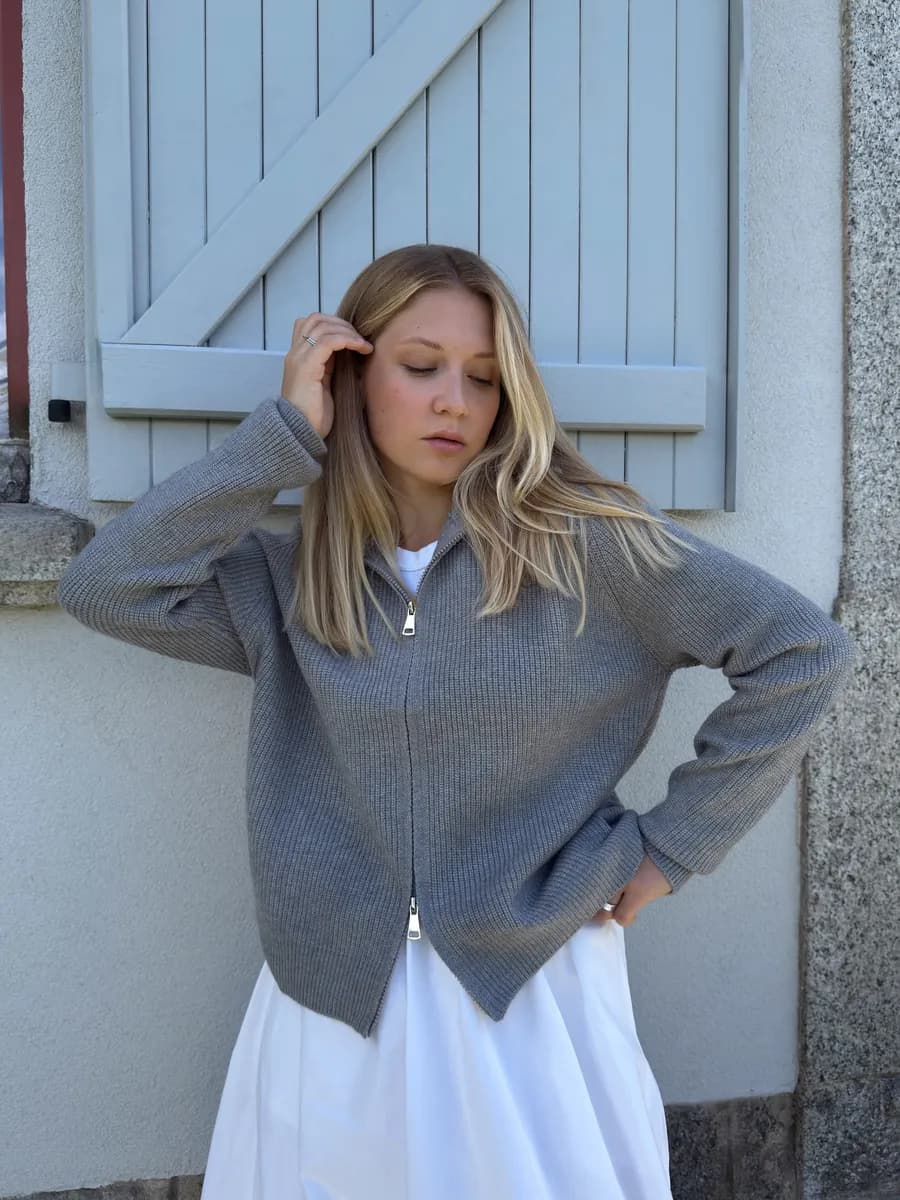Свитер на молнии вязаный