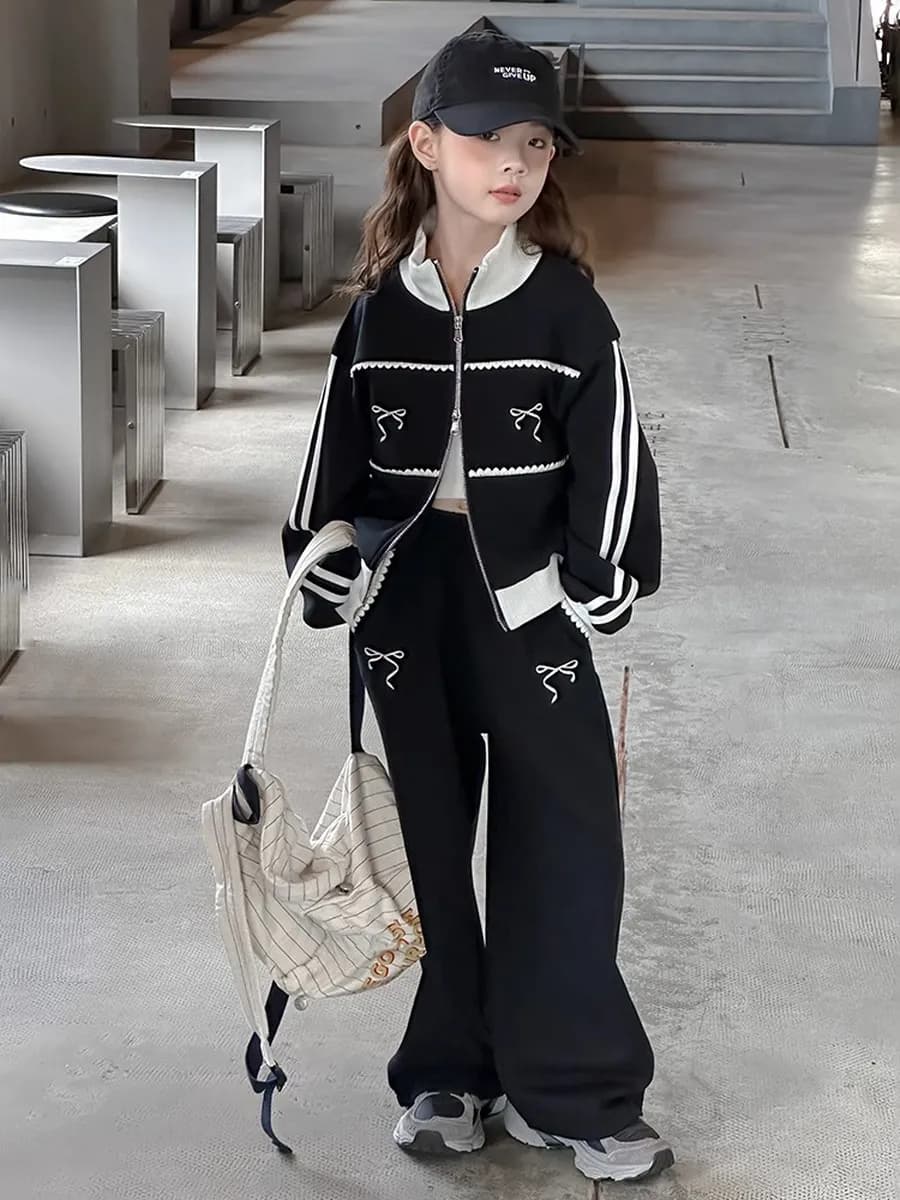 Костюм с широкими штанами