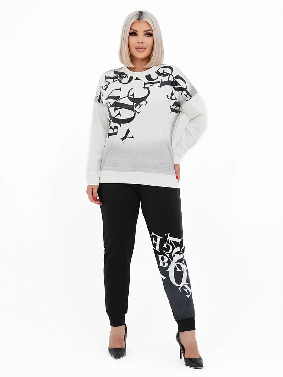 Костюм брючный трикотажный в стиле спорт-шик