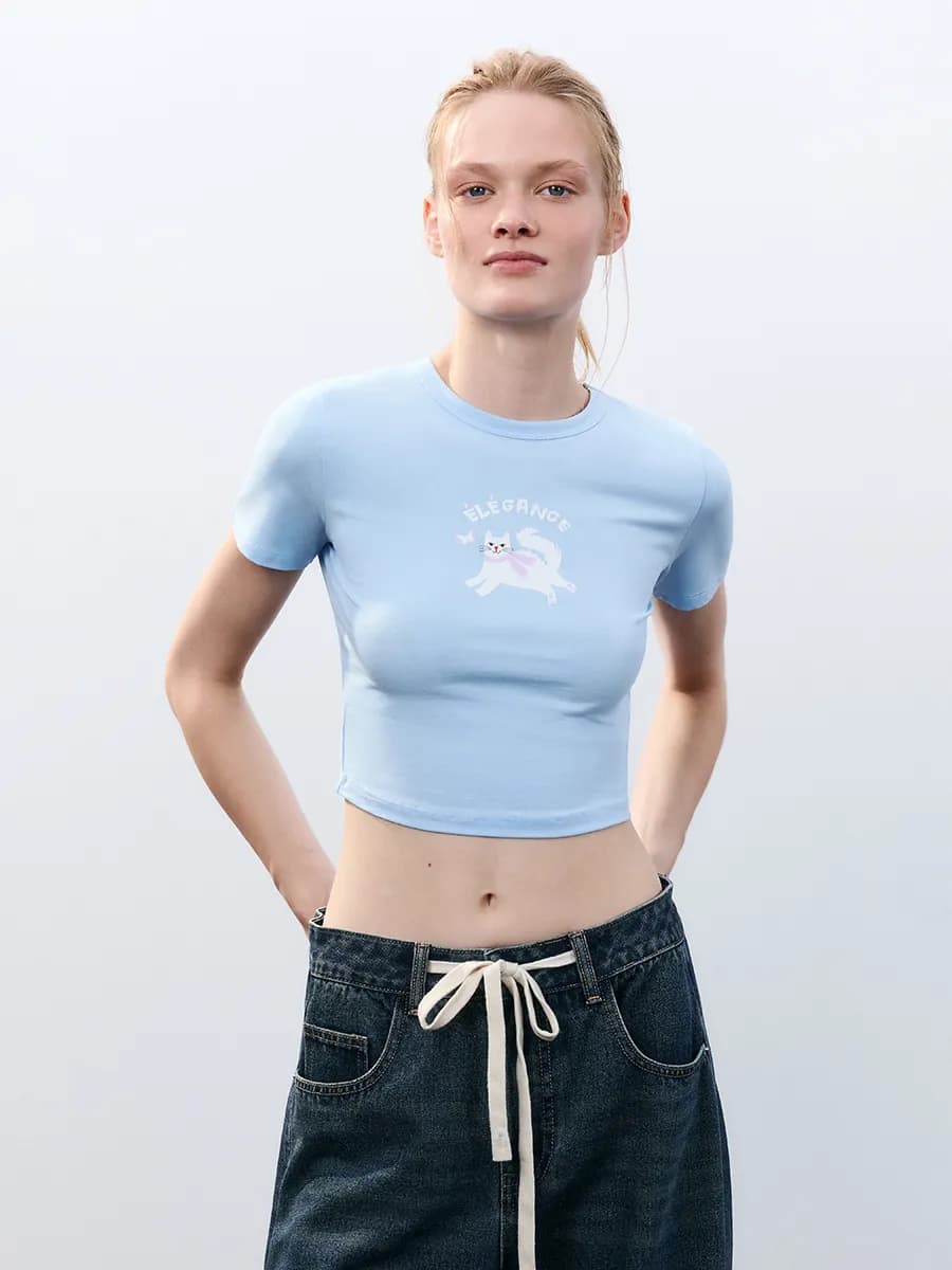 Футболка укороченная с принтом котиком - фото 1