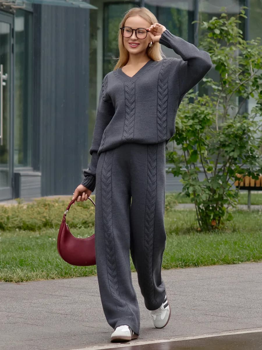 Вязаный костюм с брюками