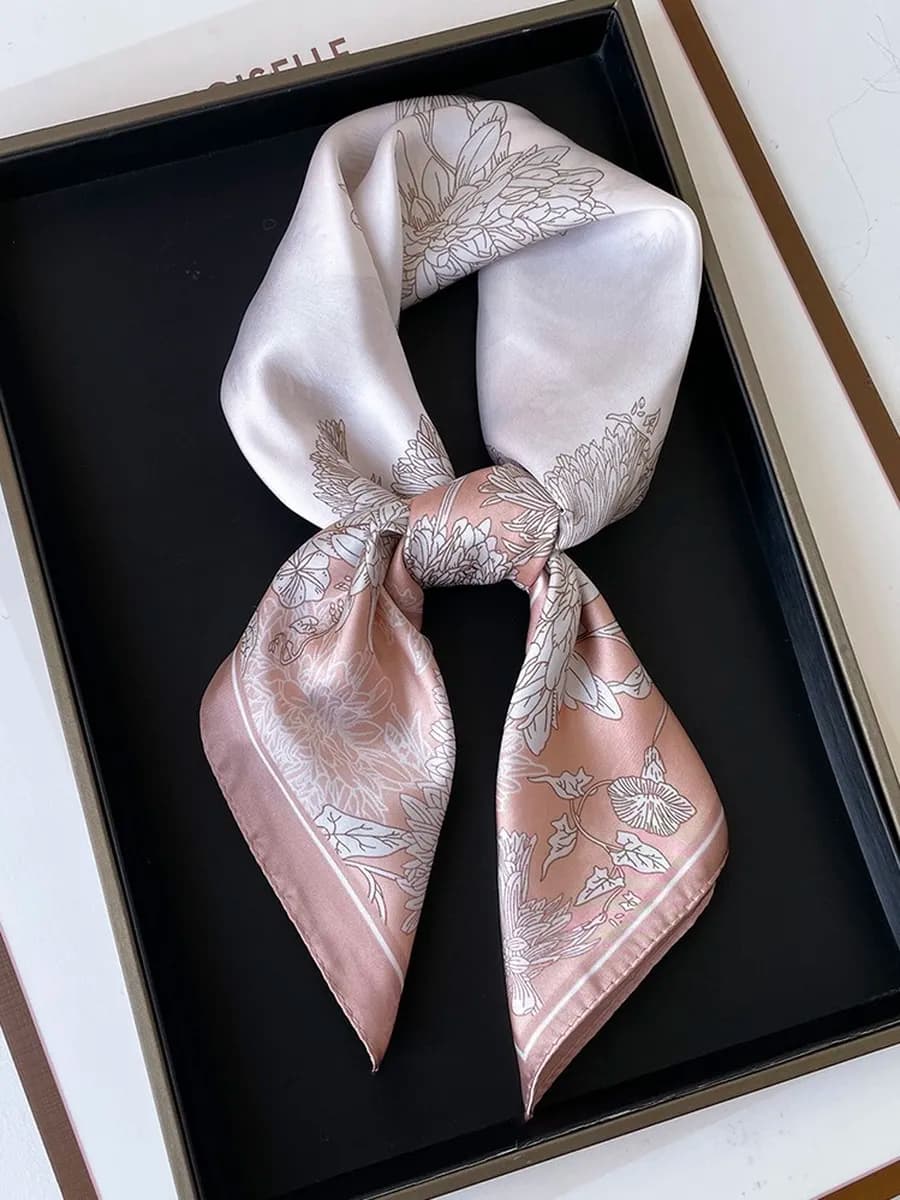 Платок шелковый на голову и шею осенний