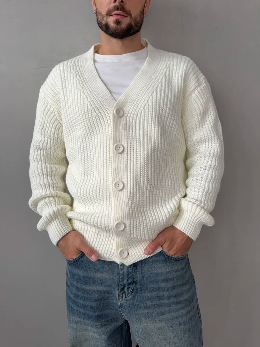 Кардиган на пуговицах вязаный теплый