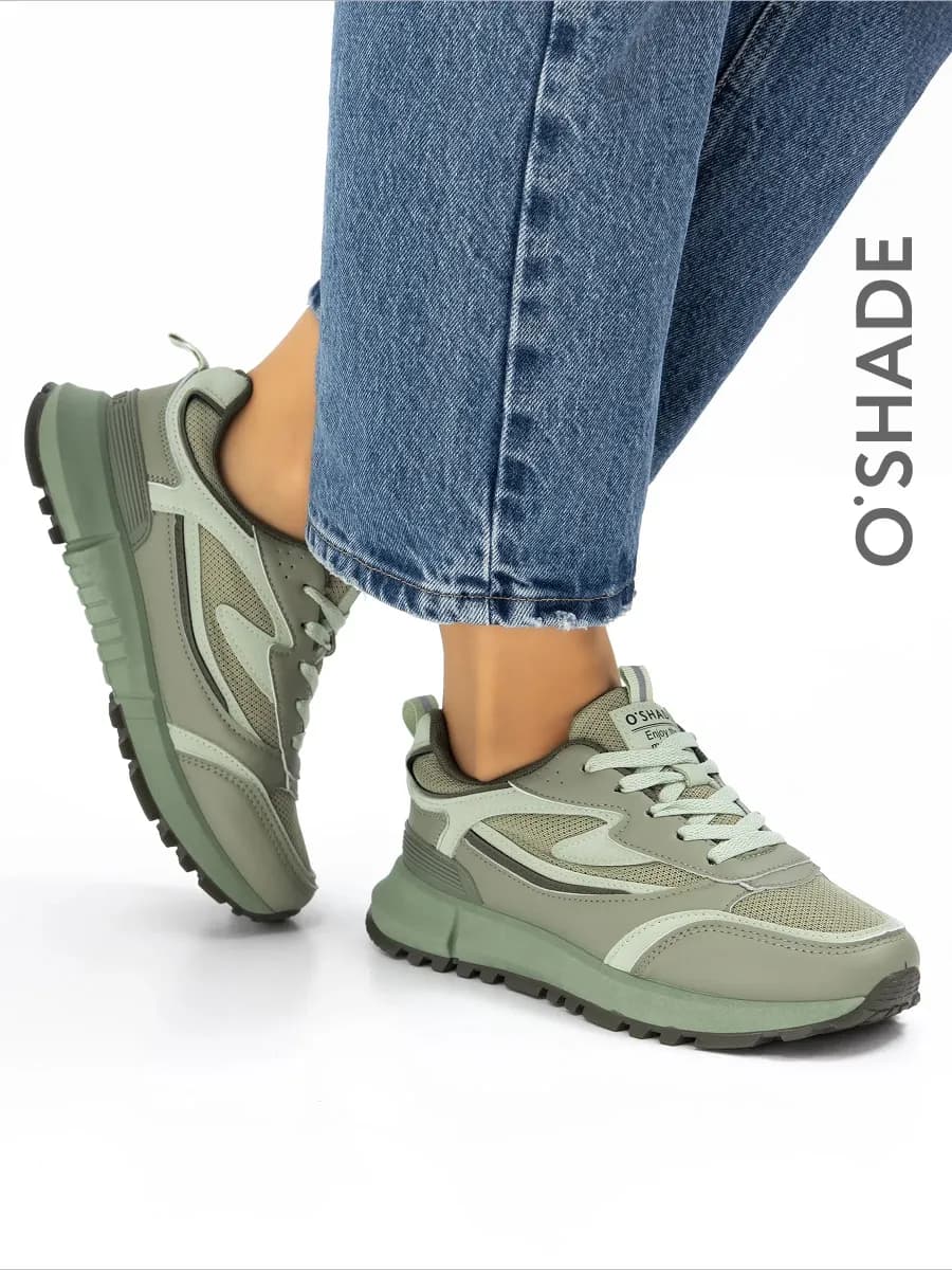 Кроссовки женские