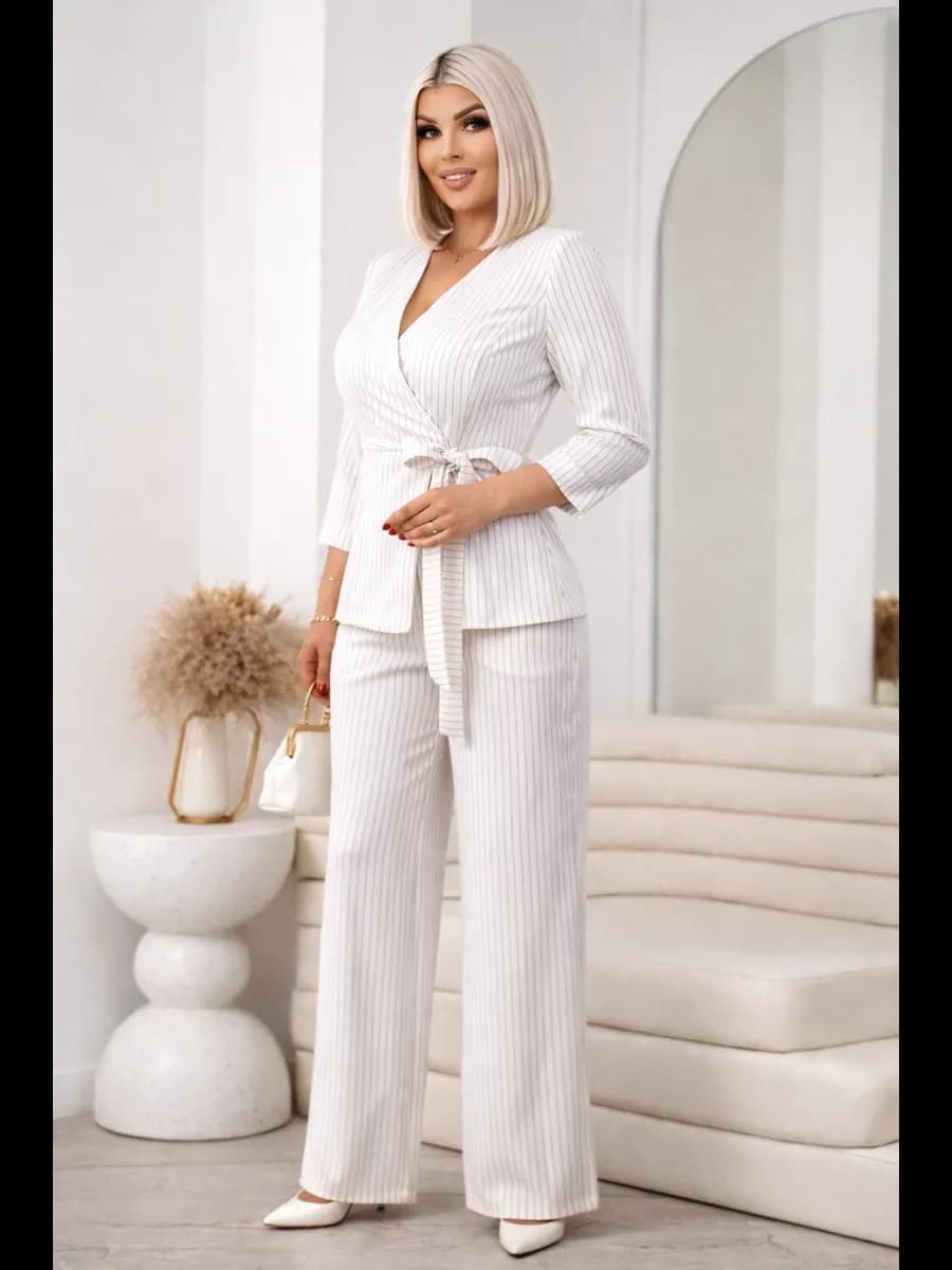 Костюм женский нарядный больших размеров - фото 1