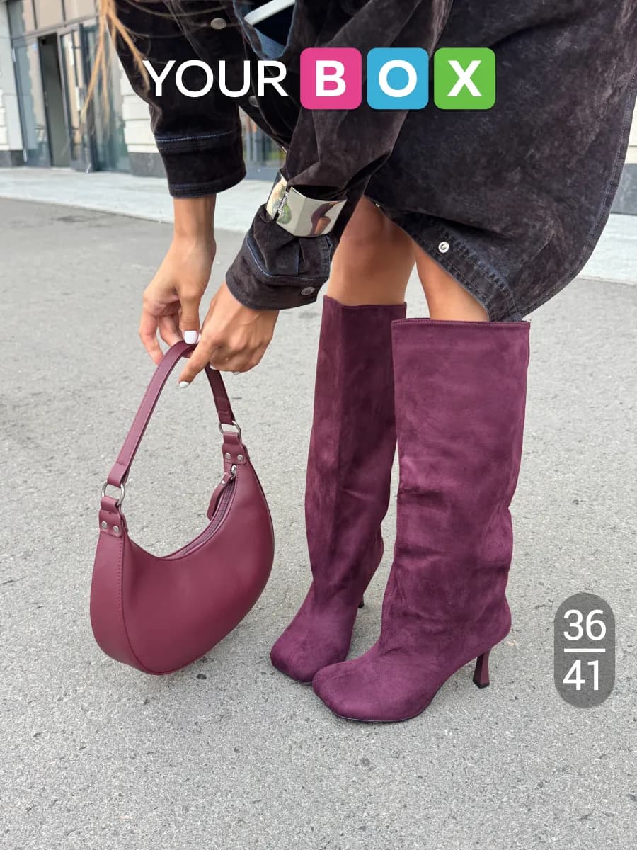 Демисезонные сапоги на низком каблуке