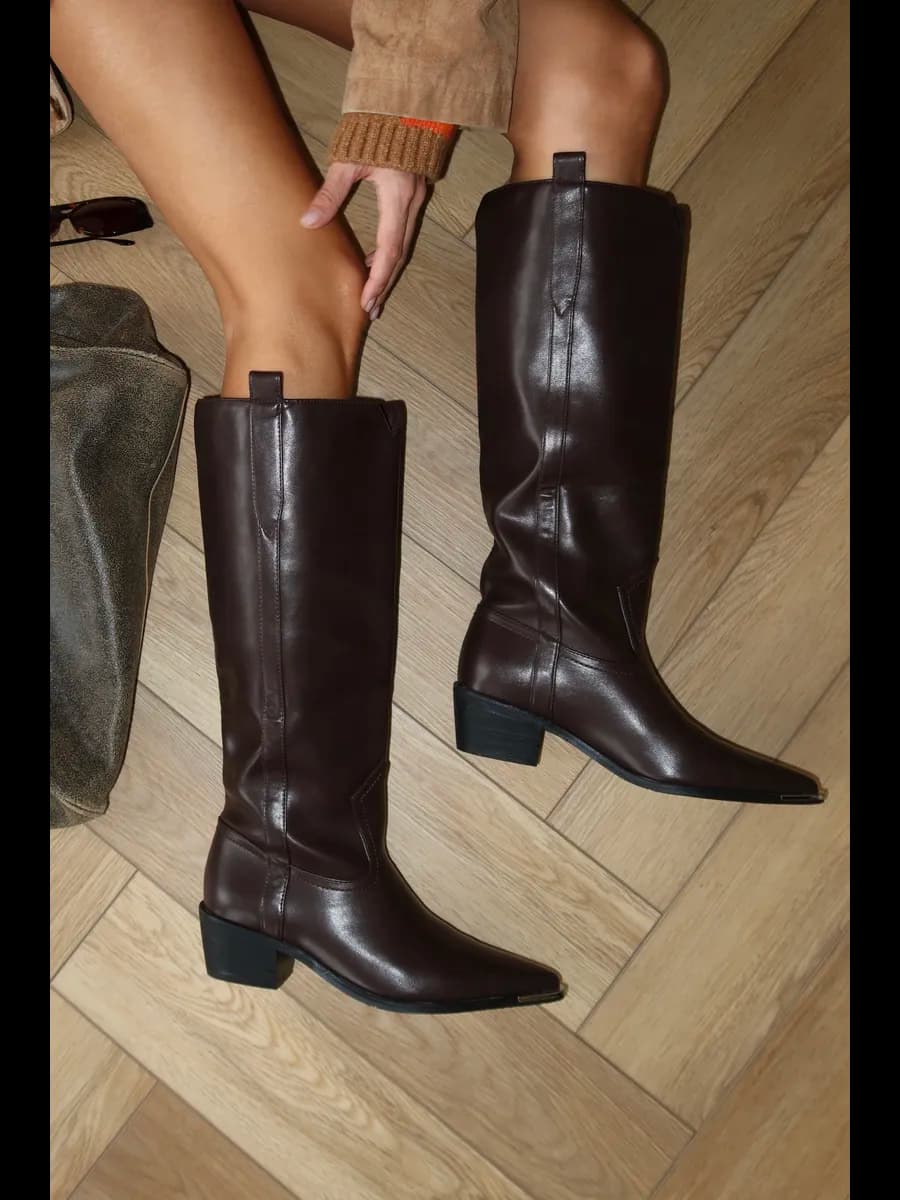 Сапоги демисезонные на каблуке кожаные казаки