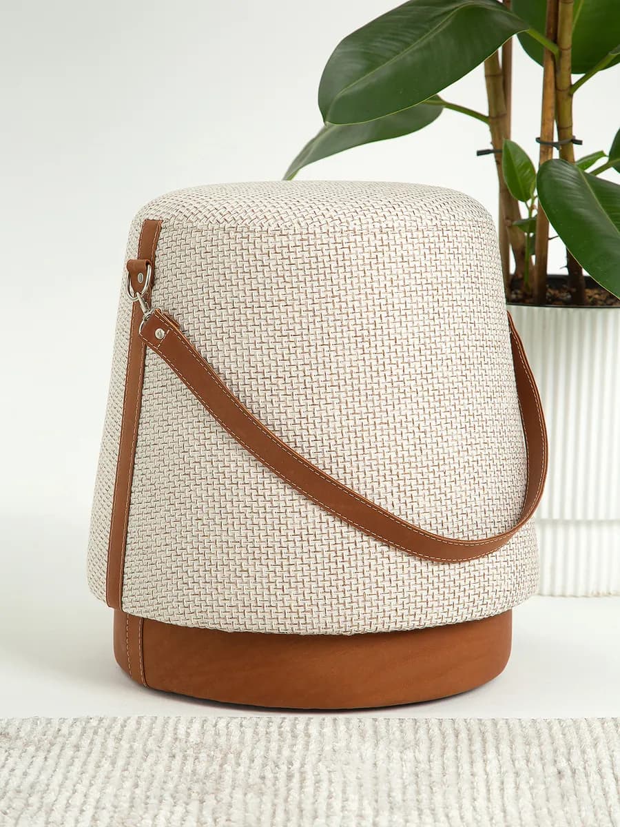 Дизайнерский пуфик в прихожую
