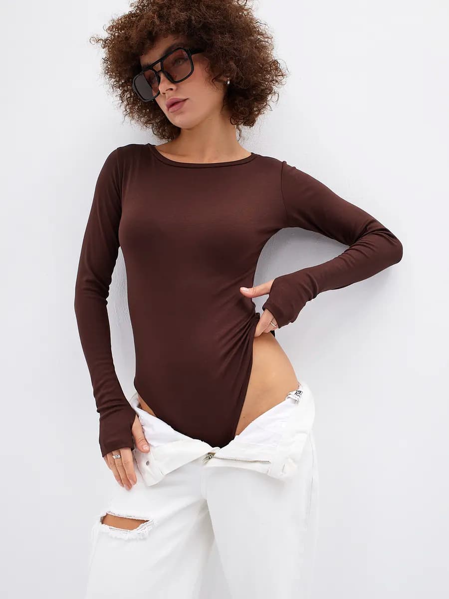 Боди с длинным рукавом и вырезом