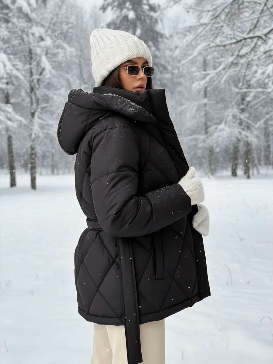 Куртка зимняя удлиненная с капюшоном и поясом