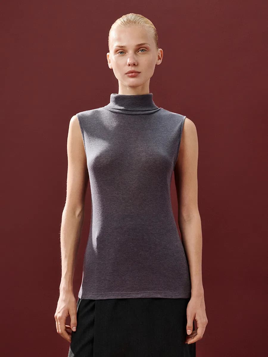 Топ водолазка гладкий без рукавов